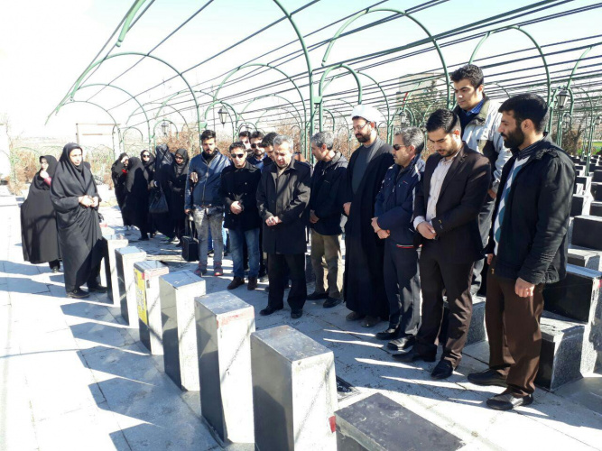 تجدید میثاق رئیس و اساتید مرکز آموزش علمی کاربردی تربیت بدنی همدان با شهدای گرانقدر