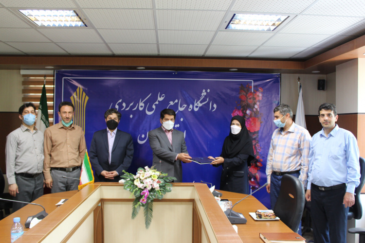 در مراسم تقدیر از روسای برتر مراکز آموزش علمی کاربردی کشور از رئیس مرکز آموزش علمی کاربردی ملایر  تقدیر شد