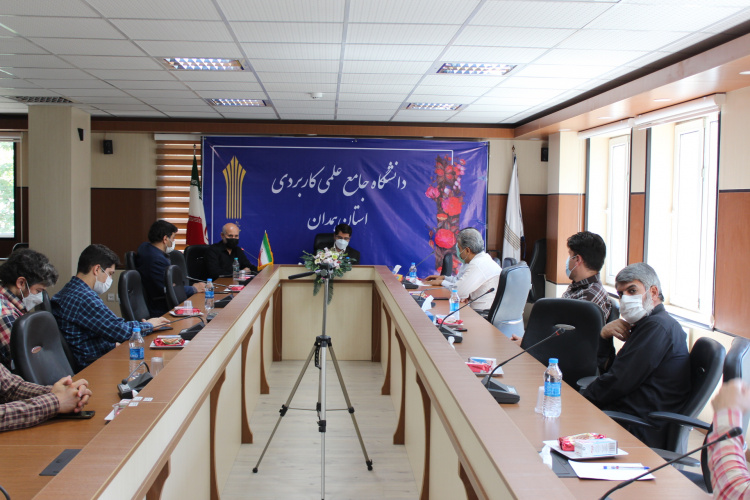 مراسم تقدیر از ایثارگران عرصه دفاع مقدس در سالن جلسات واحد استانی همدان  برگزار گردید.