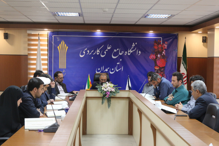 برگزاری محفل انس با قرآن در دانشگاه جامع علمی کاربردی استان همدان