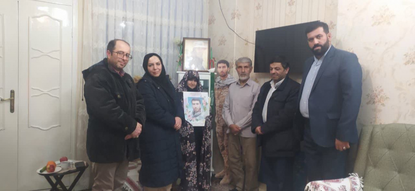 دیدار مسئولین دانشگاه جامع علمی کاربردی استان همدان با خانواده شهیدمحمدغفاری از شهدای تیپ ویژه صابرین سپاه