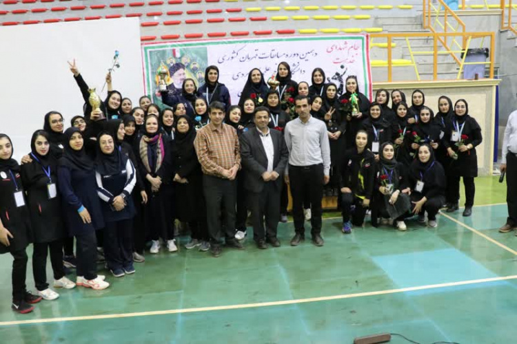 اصفهان قهرمان و همدان کاپ اخلاق دهمین دوره مسابقات ورزشی قهرمان کشوری دانشگاه جامع علمی کاربردی جام شهدای خدمت در رشته والیبال دختران را کسب کردند